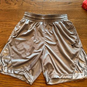 Nike fly men’s basketball shorts. Gray in color. Sz xs